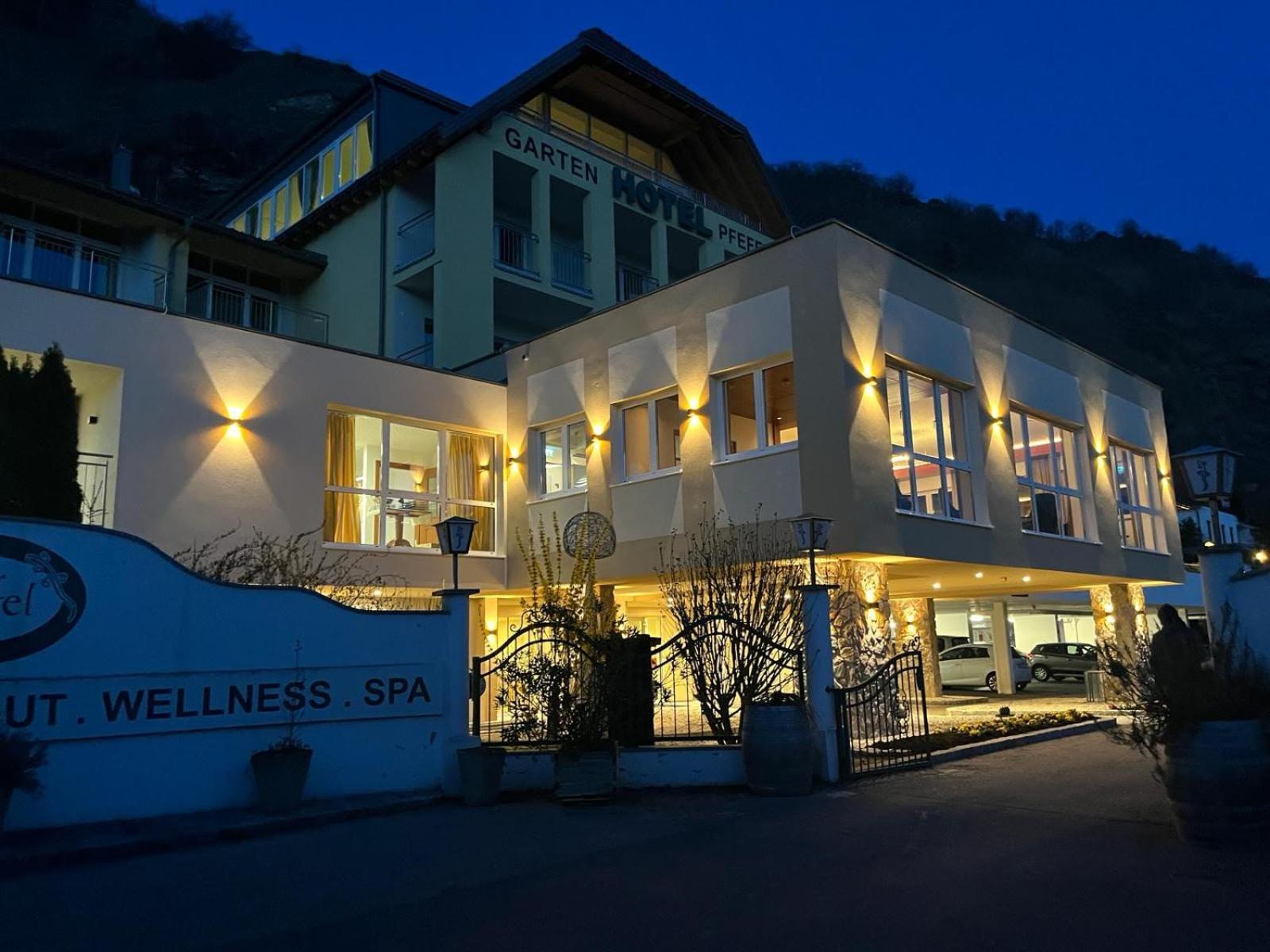 Gartenhotel & Weingut Pfeffel Dürnstein Eksteriør billede