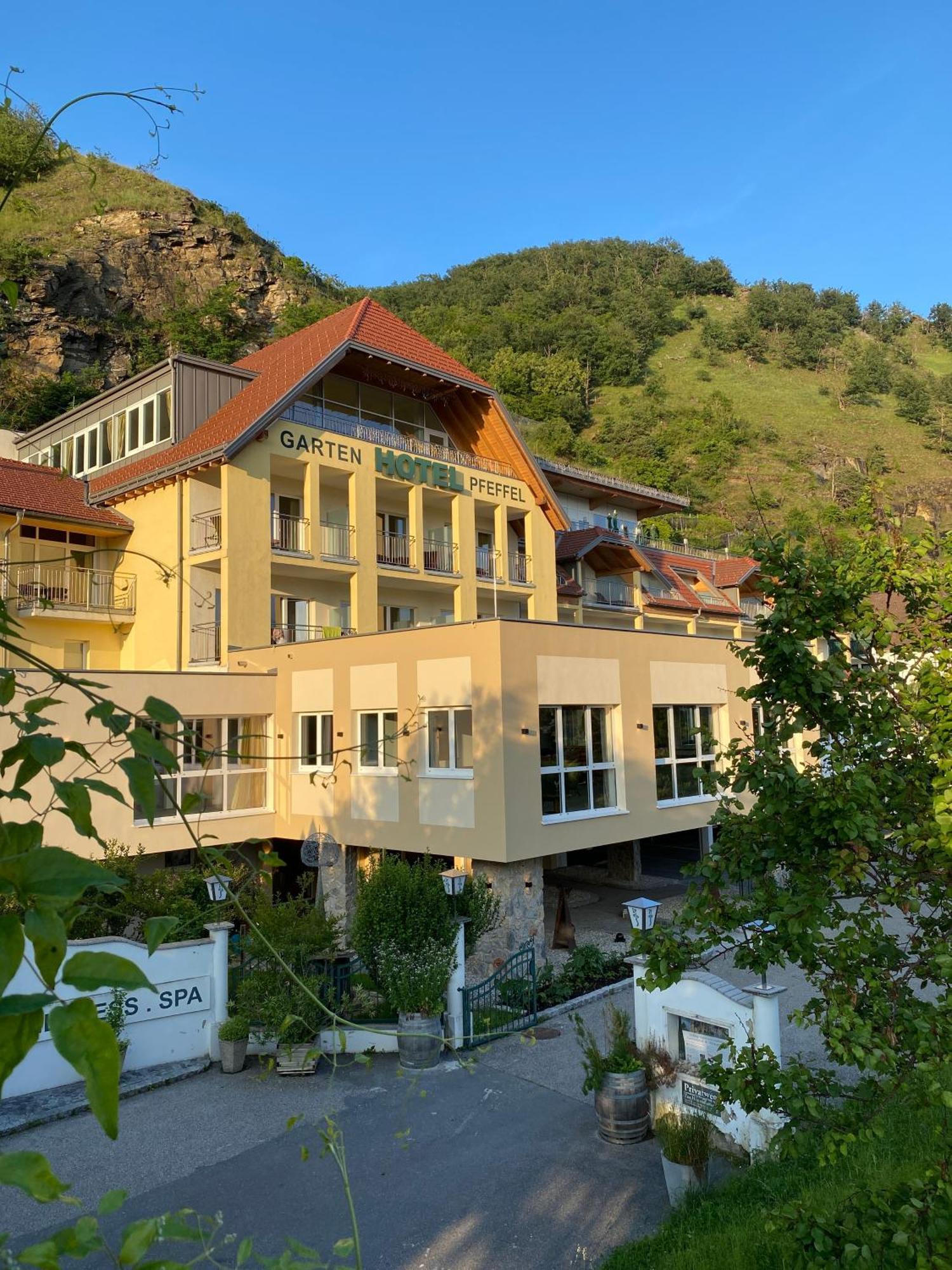 Gartenhotel & Weingut Pfeffel Dürnstein Eksteriør billede
