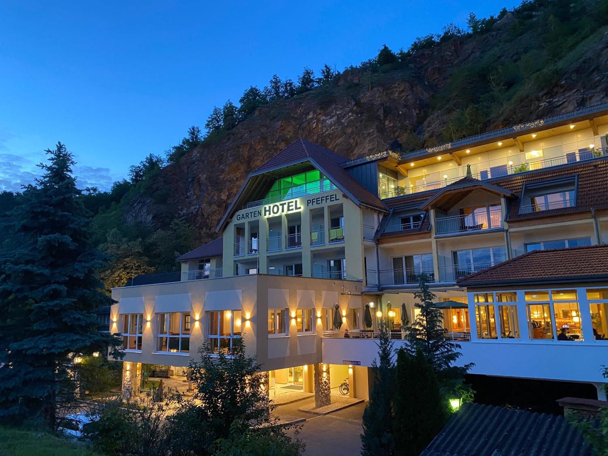 Gartenhotel & Weingut Pfeffel Dürnstein Eksteriør billede