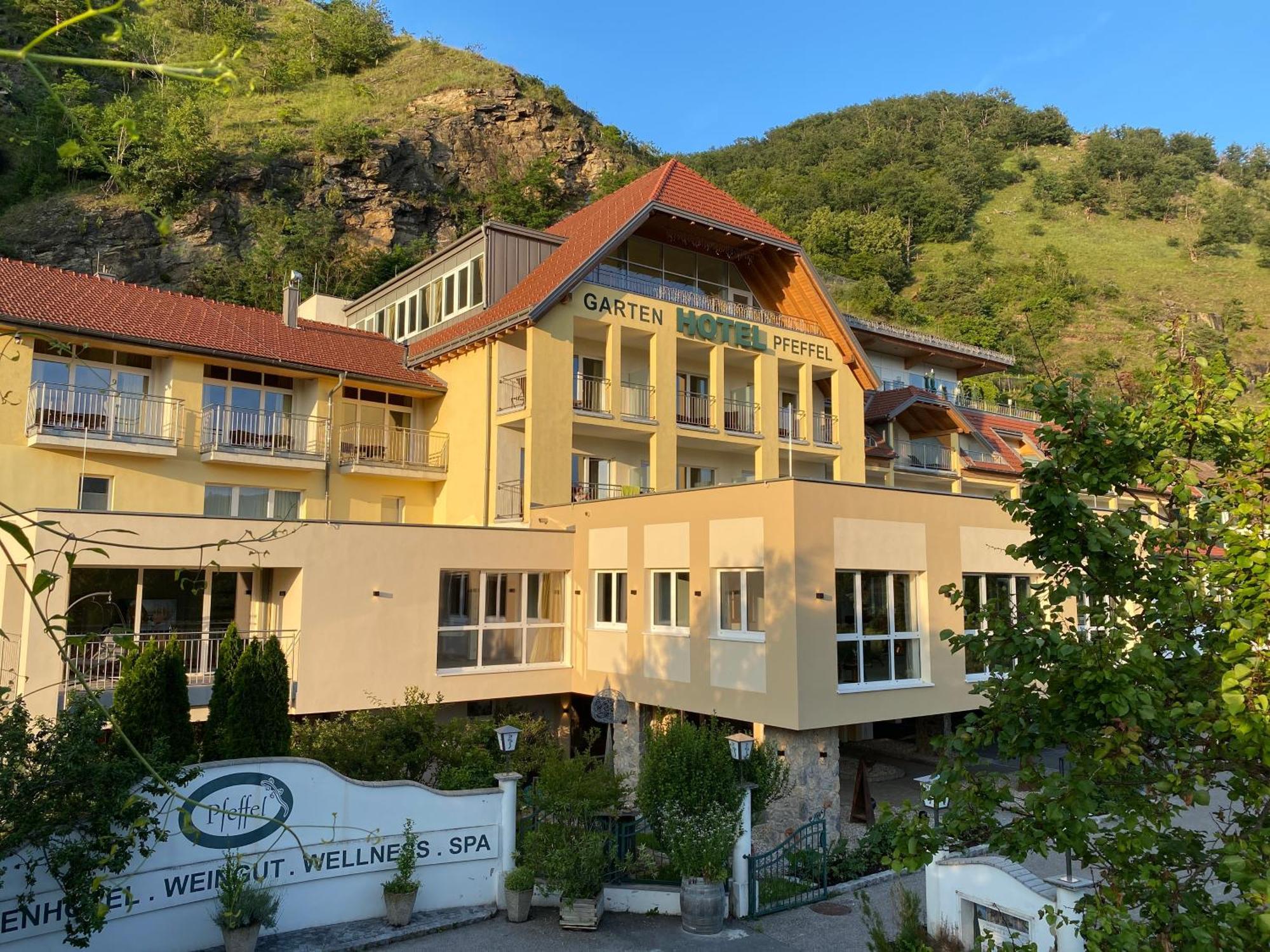 Gartenhotel & Weingut Pfeffel Dürnstein Eksteriør billede
