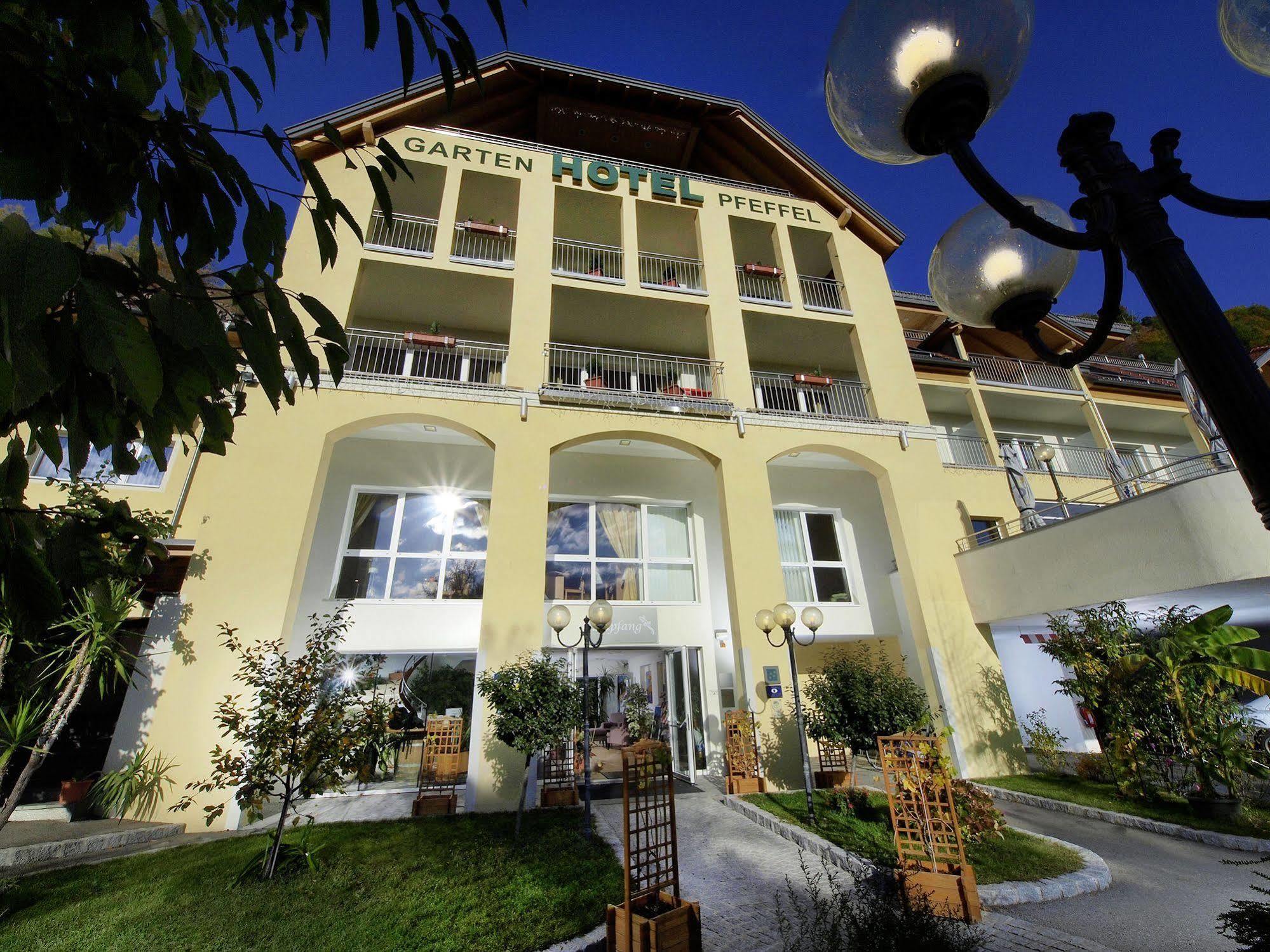Gartenhotel & Weingut Pfeffel Dürnstein Eksteriør billede